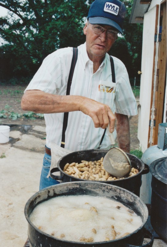 JIMMY KIDD boiling peanuts.